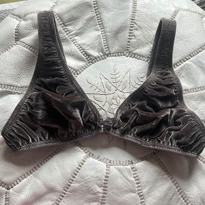 Skims velvet soft cup bra size L